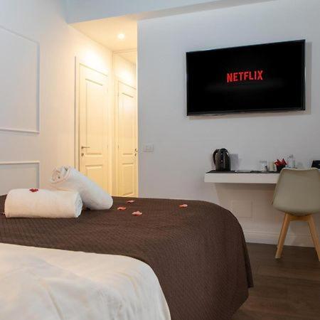 Vicolo Delle Belle Suite แตร์ราชินา ภายนอก รูปภาพ