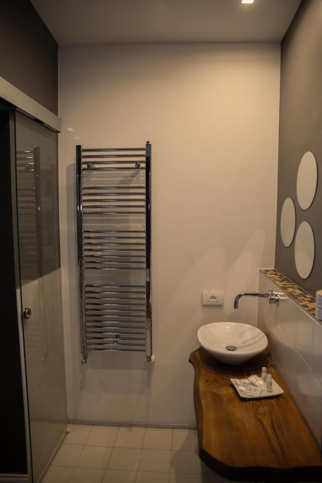 Vicolo Delle Belle Suite แตร์ราชินา ภายนอก รูปภาพ