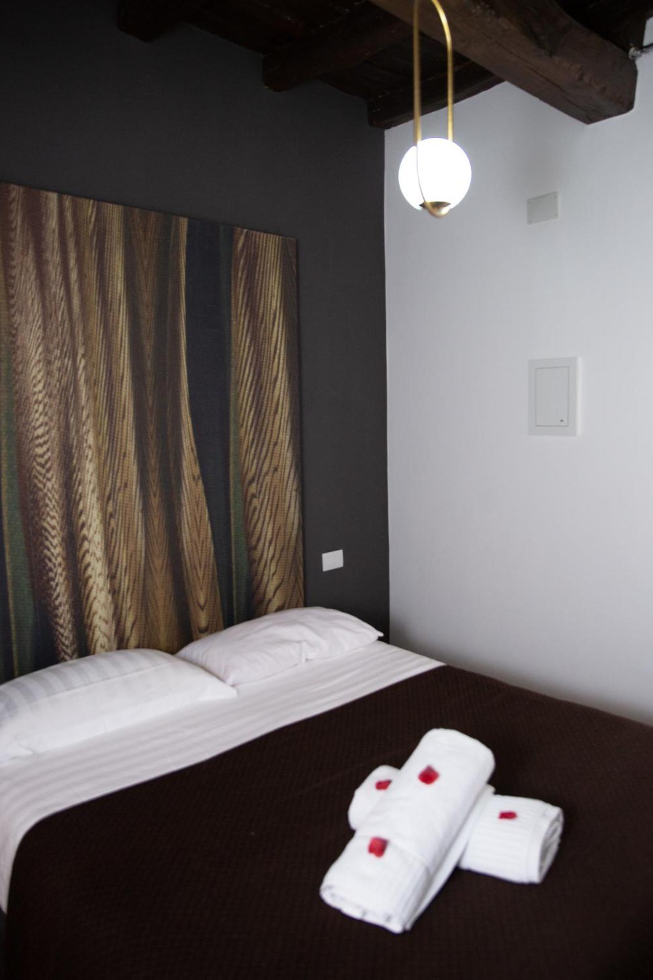 Vicolo Delle Belle Suite แตร์ราชินา ภายนอก รูปภาพ