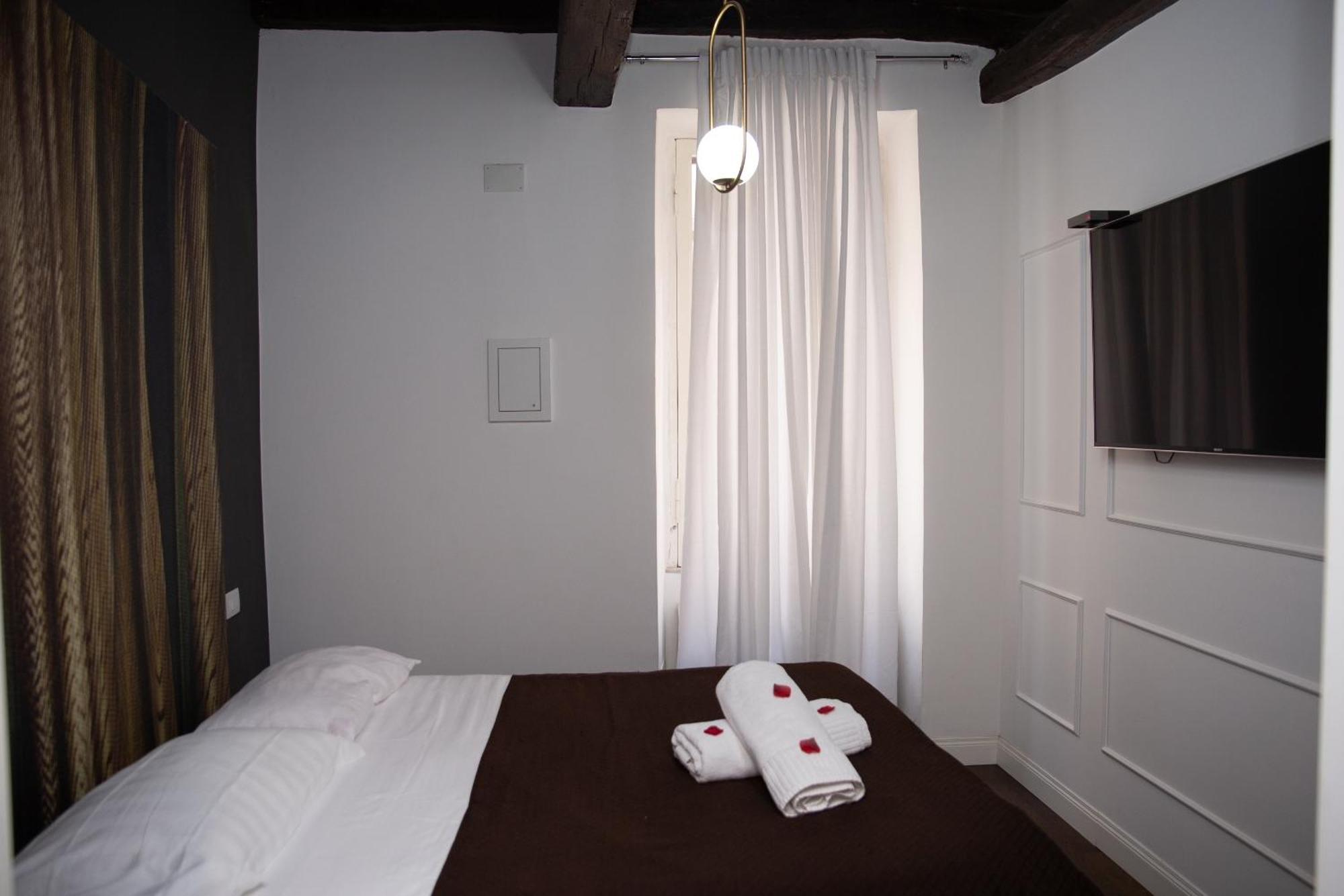 Vicolo Delle Belle Suite แตร์ราชินา ภายนอก รูปภาพ
