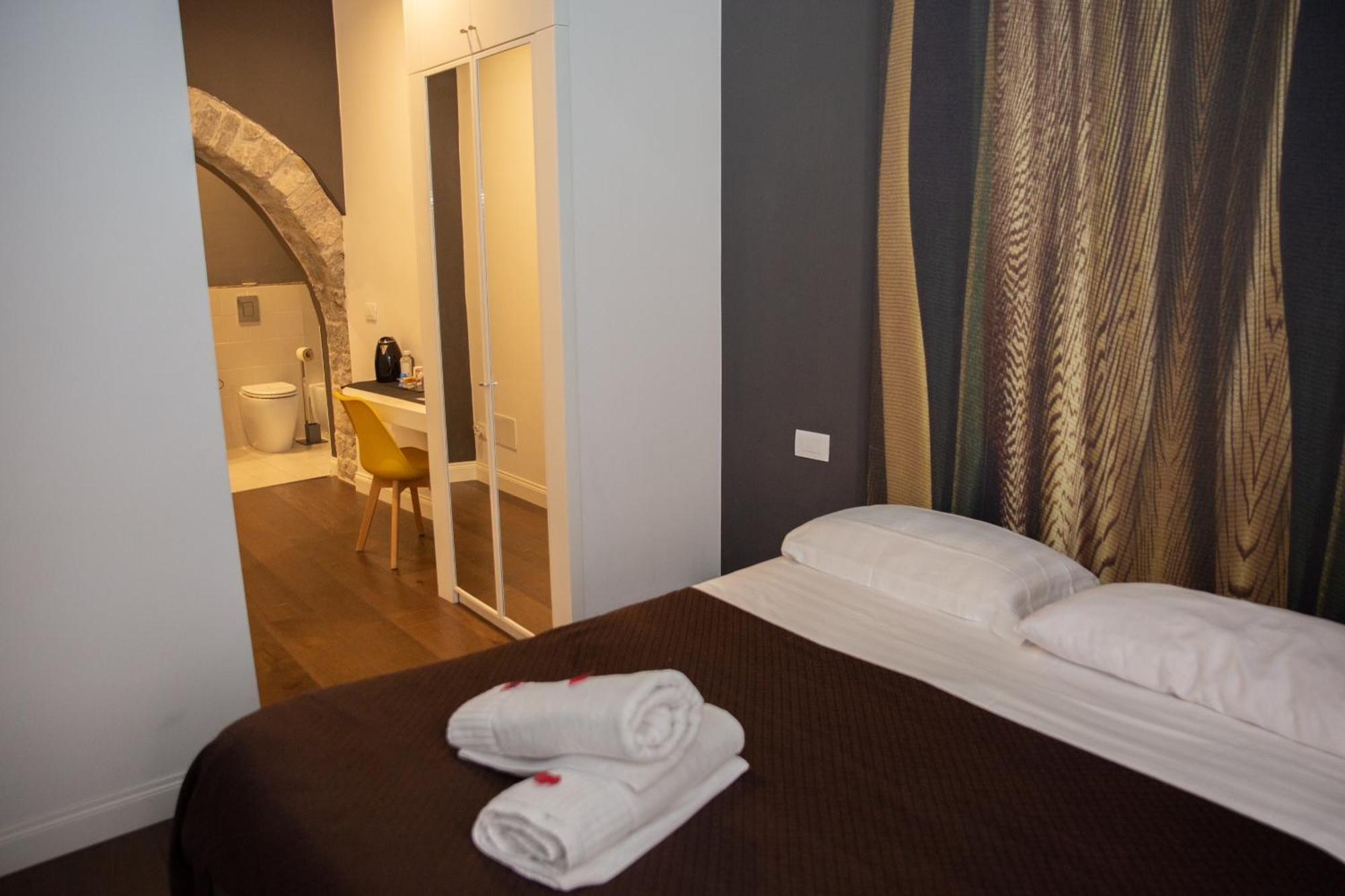 Vicolo Delle Belle Suite แตร์ราชินา ภายนอก รูปภาพ